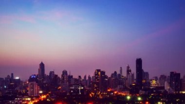 Metropolis 'teki şehir ve binaların gündüz ve gece geçiş süreleri