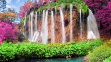 Plitvice Gölleri Hırvatistan 'daki şelalenin video klibi, fantezi yeşillik rengi