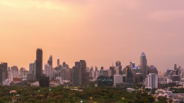 Tempo de transição diurna e noturna lapso de paisagem urbana e edifícios em metrópole — Vídeo de Stock