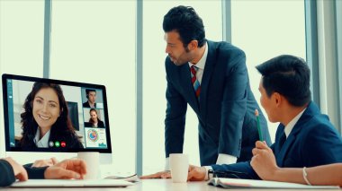 Sanal işyerinde ya da ücra bir ofiste grup iş adamları buluşması