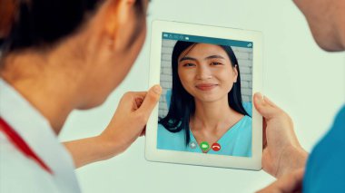 Sanal hasta sağlığı sohbetleri için doktor teletıp hizmeti çevrimiçi video