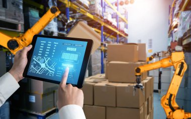 Yenilikçi depo ve fabrika dijital teknolojisi için akıllı robot kol sistemleri