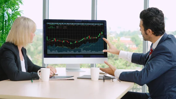 Dados visuais de negócios analisando a tecnologia por software de computador criativo — Fotografia de Stock