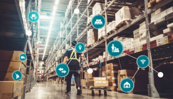 Smart warehouse management system with innovative internet of things technology — Stock Photo, Image