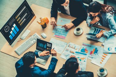 Yaratıcı bilgisayar yazılımı ile teknolojiyi analiz eden iş görsel verileri