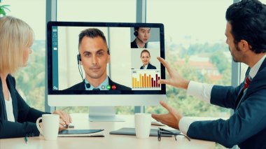 Sanal işyerinde ya da ücra bir ofiste grup iş adamları buluşması