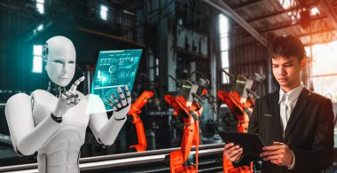 Mekanize endüstri robotu ve insan işçileri gelecekteki fabrikada birlikte çalışıyorlar.