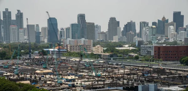 大都市城市景观与建筑工地全景 — 图库照片