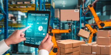 Yenilikçi depo ve fabrika dijital teknolojisi için akıllı robot kol sistemleri