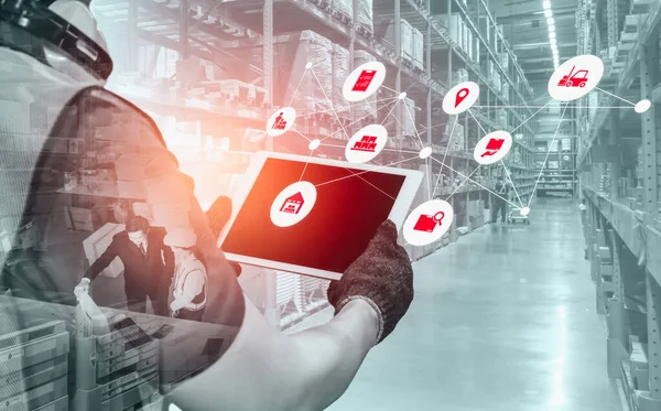 Smart warehouse management system with innovative internet of things technology — Stock Photo, Image