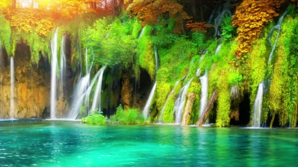 Vídeo cinematográfico del paisaje de cascada en los lagos de Plitvice Croacia en otoño — Vídeo de stock