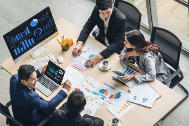 Yaratıcı bilgisayar yazılımı ile teknolojiyi analiz eden iş görsel verileri