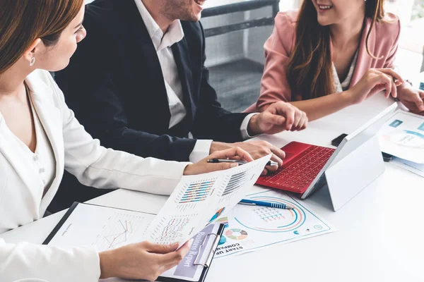 Businessman and businesswomen working in office. — Stock Photo, Image