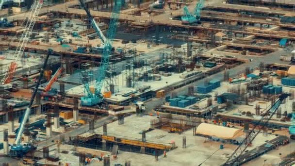 Időeltolódás építési terület nehéz építőipari gépek metropoliszban — Stock videók