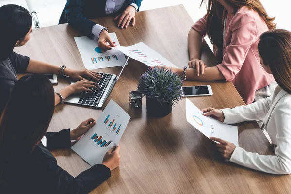 Businesswomen in Meeting, Laptop Computer on Table — Stock Photo, Image