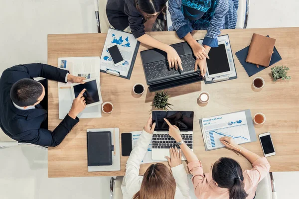 Affärsmän i gruppmöte på Office Room. — Stockfoto