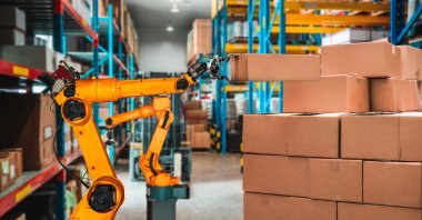 Yenilikçi depo ve fabrika dijital teknolojisi için akıllı robot kol sistemi