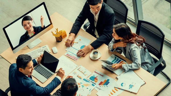 Videotelefonie Gruppe Geschäftsleute treffen sich am virtuellen Arbeitsplatz oder Remote-Office — Stockfoto