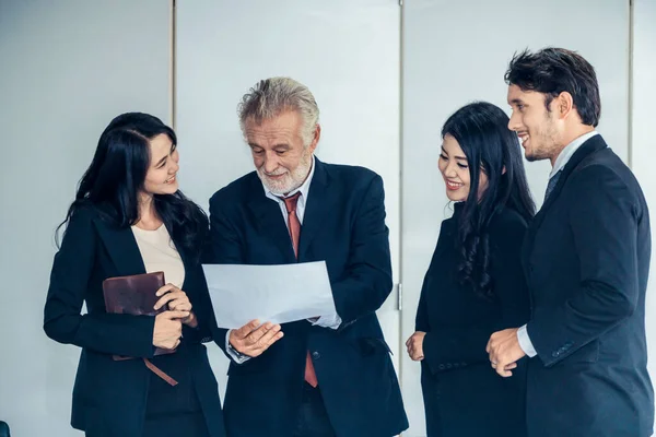 Gente de negocios, gerente y empleado en la reunión. —  Fotos de Stock