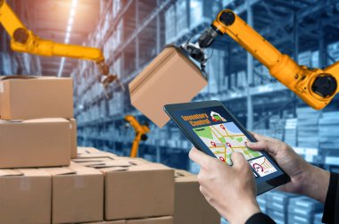 Yenilikçi depo ve fabrika dijital teknolojisi için akıllı robot kol sistemleri