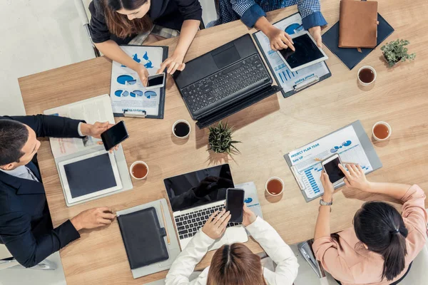 Affärsmän i gruppmöte på Office Room. — Stockfoto