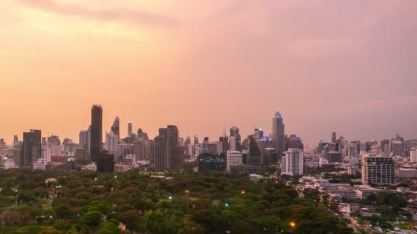 Tempo de transição diurna e noturna lapso de paisagem urbana e edifícios em metrópole — Vídeo de Stock