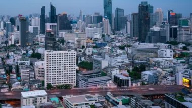 Metropolis 'teki şehir ve binaların gündüz ve gece geçiş süreleri