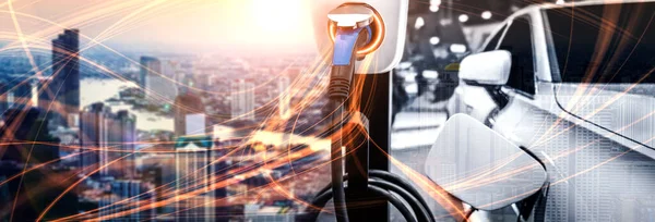 Yeşil enerji ve ekolojik güç kavramında elektrikli araba şarj istasyonu