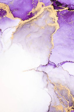 Kağıt üzerinde mermer sıvı mürekkep resminin mor altın soyut arkaplanı .