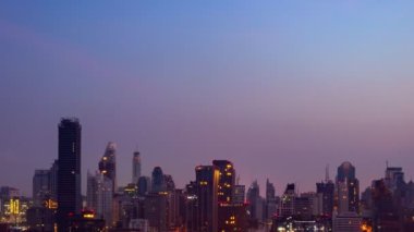 Metropolis 'teki şehir ve binaların gündüz ve gece geçiş süreleri