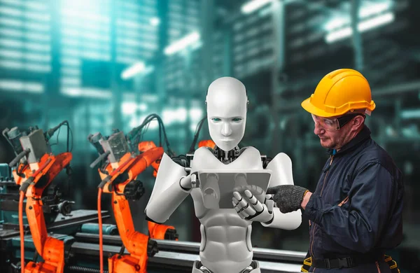 미래의 공장에서 함께 일하는 기계화 된 산업용 로봇 과 인간 노동자 — 스톡 사진