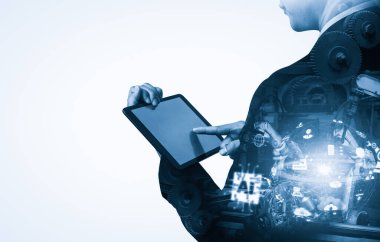 Mekanize endüstri robotu kolu ve fabrika işçisi çift pozlama