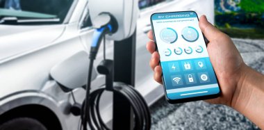 Mobil uygulama gösterici şarj durumu olan elektrikli araba için EV şarj istasyonu