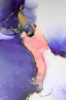 Kağıt üzerinde mermer sıvı mürekkep resminin mor altın soyut arkaplanı .