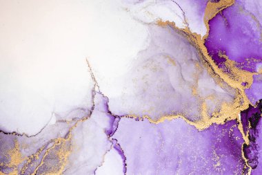 Kağıt üzerinde mermer sıvı mürekkep resminin mor altın soyut arkaplanı .