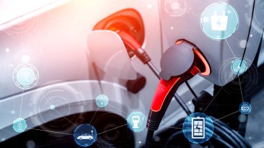 Alternatif yeşil enerji kavramında elektrikli araba şarj istasyonu