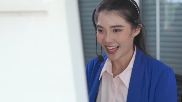 Businesswoman wearing headset working actively in office — Stock Video