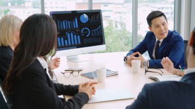 Yaratıcı bilgisayar yazılımı ile teknolojiyi analiz eden iş görsel verileri