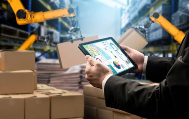 Yenilikçi depo ve fabrika dijital teknolojisi için akıllı robot kol sistemleri
