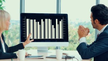 Yaratıcı bilgisayar yazılımı ile teknolojiyi analiz eden iş görsel verileri