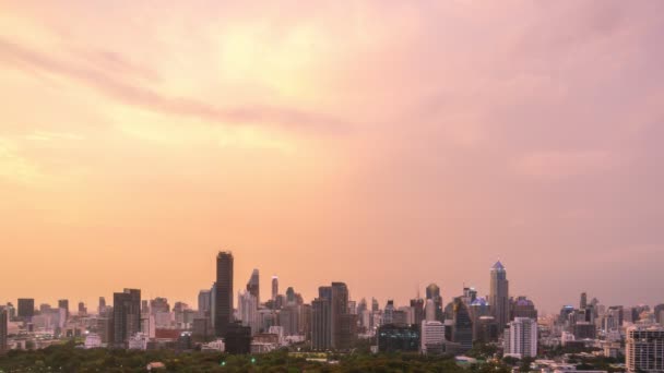 Tempo de transição diurna e noturna lapso de paisagem urbana e edifícios em metrópole — Vídeo de Stock