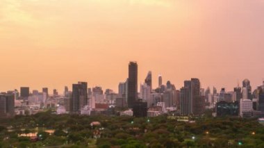 Metropolis 'teki şehir ve binaların gündüz ve gece geçiş süreleri