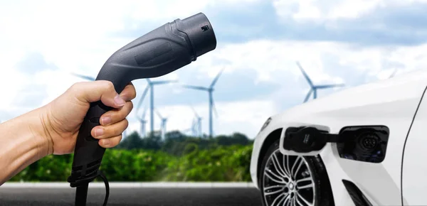 친환경 지속 가능 한 에너지의 개념에서 전기 자동차 의 EV 충전 역 — 스톡 사진