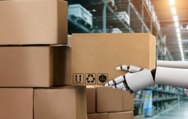 Yenilikçi endüstri robotu insan işçiler için depoda çalışıyor.