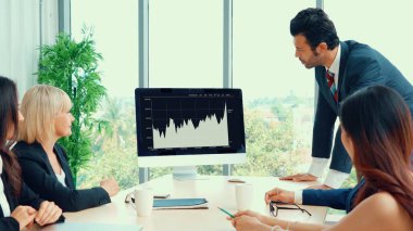 Yaratıcı bilgisayar yazılımı ile teknolojiyi analiz eden iş görsel verileri