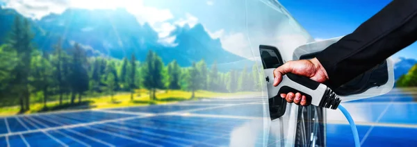 EV estación de carga para coche eléctrico en concepto de energía verde y energía ecológica — Foto de Stock