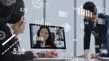 Şirket personeli toplantısındaki iş adamlarının yaratıcı görüntüsü