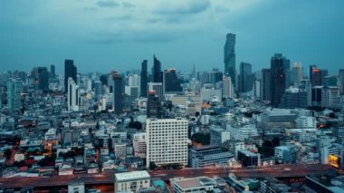 Metropolis 'teki şehir ve binaların gündüz ve gece geçiş süreleri