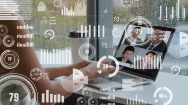 Şirket personeli toplantısındaki iş adamlarının yaratıcı görüntüsü