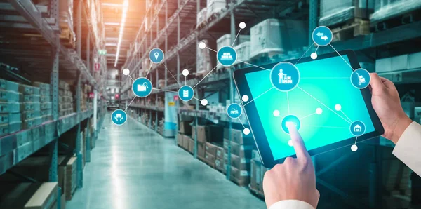 Smart warehouse management system with innovative internet of things technology — Stock Photo, Image